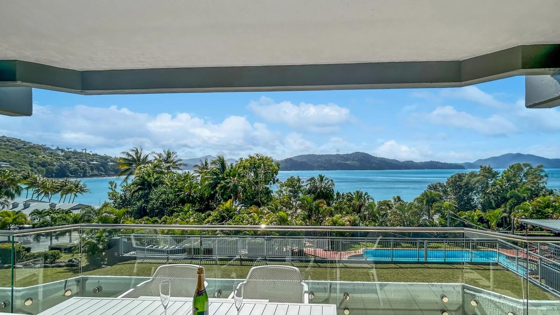Apartment Beach Lodges Hamilton Island