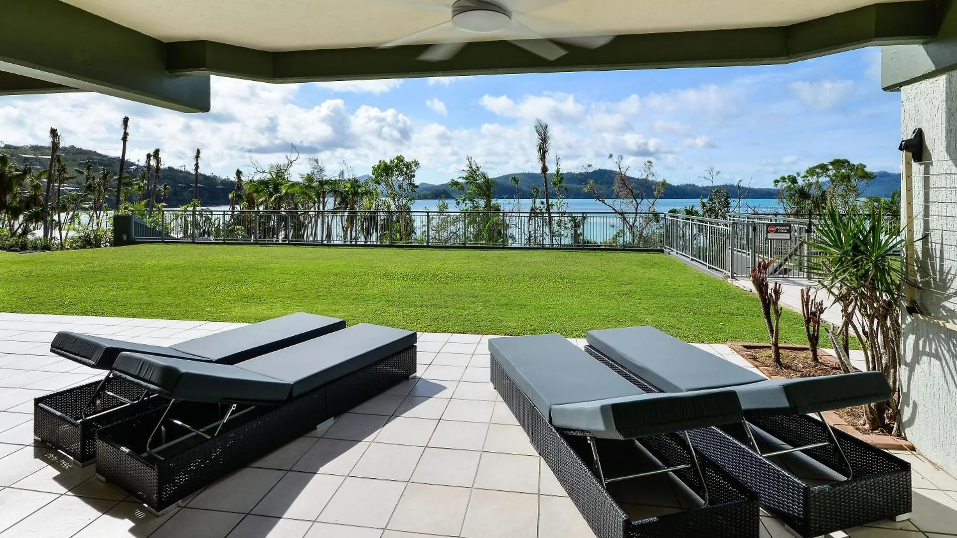 Apartment Beach Lodges Hamilton Island Australia