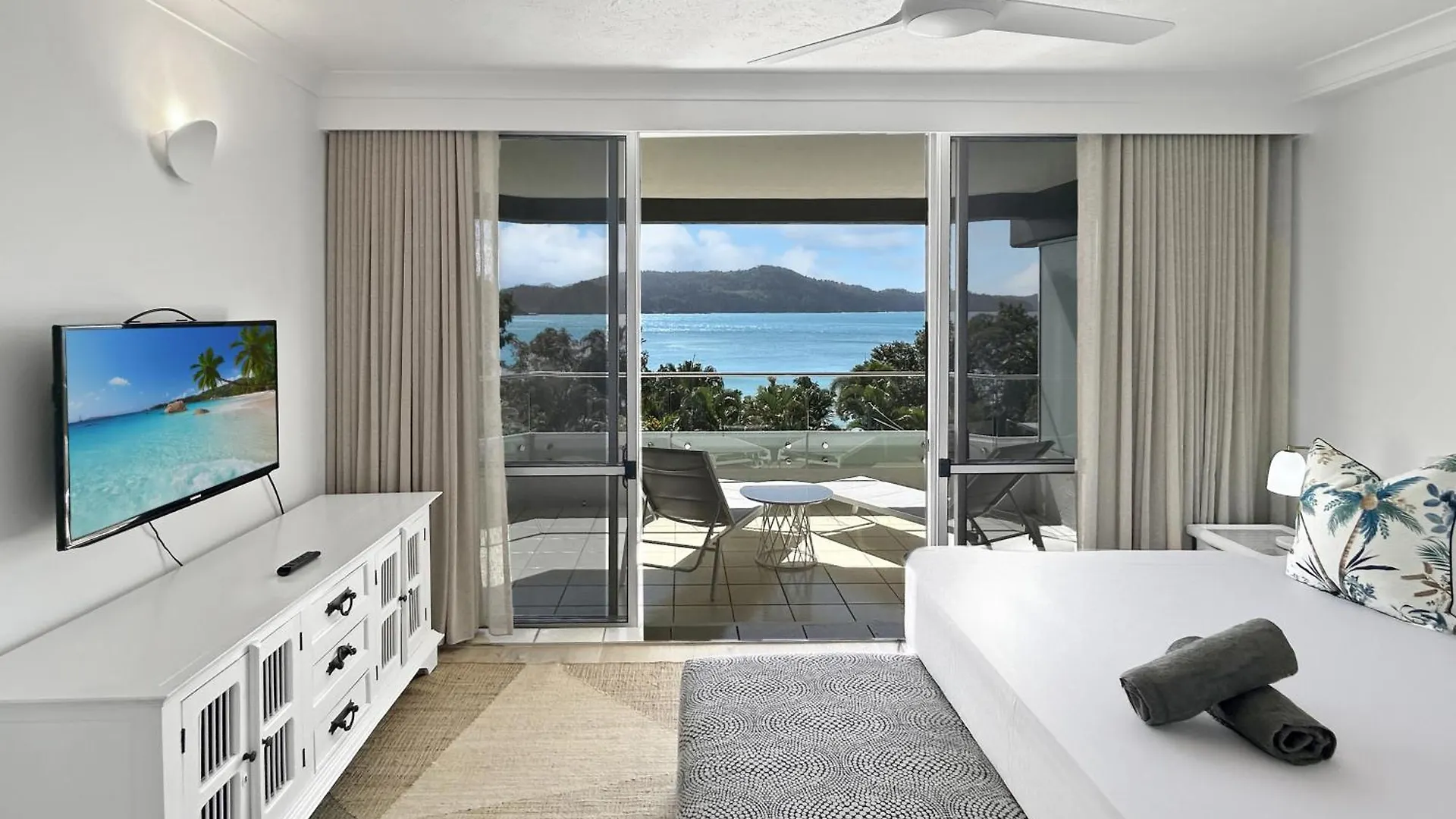 Apartment Beach Lodges Hamilton Island